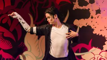 Zasłona do filmu "Michael Jackson : Les derniers secrets du roi de la Pop" #823689