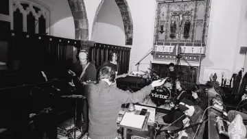 Zasłona do filmu "figure:09, live at st mary