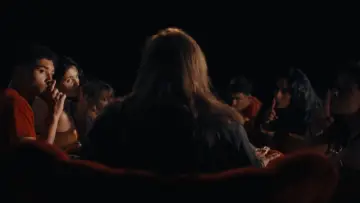 Zasłona do filmu "Εδώ που είμαι θα