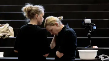 Zasłona do filmu "National Theatre Live: Electra/Persona" #1616179