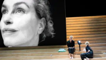 Zasłona do filmu "National Theatre Live: Electra/Persona" #1652400