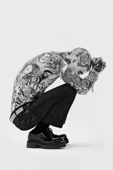 Plakat do filmu "Travis Barker: Louder Than Fear" #1212537