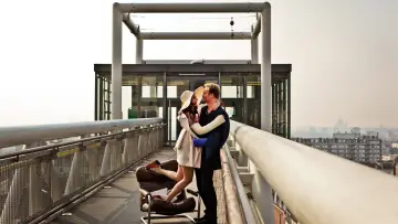 Zasłona do filmu "&Me" #1137251