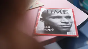 Zasłona do filmu "Mbappé, la diplomatie du ballon rond" #856278