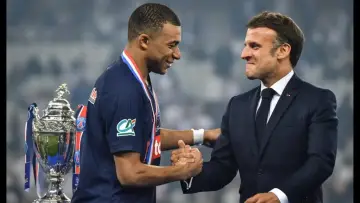 Zasłona do filmu "Mbappé, la diplomatie du ballon rond" #856280