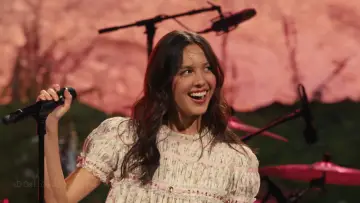 Zasłona do filmu "Billions Club Live with Olivia Rodrigo: A Concert Film" #823058