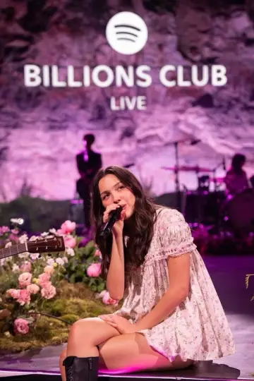 Plakat do filmu "Billions Club Live with Olivia Rodrigo: A Concert Film" #823062