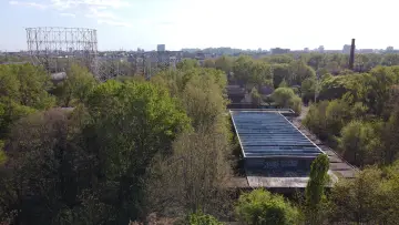 Zasłona do filmu "La Goccia - Il bosco nella città, la città nel bosco" #847688