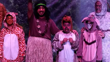 Zasłona do filmu "ملك الغابة - رأس تنورة" #848731