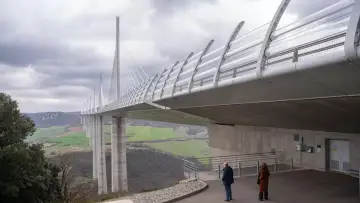 Zasłona do filmu "Meurtres à Millau" #1641926