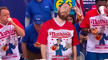 Zasłona do filmu "Howard’s Way: The Hot Dog Howard Story" #823136