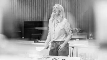 Zasłona do filmu "National Theatre at Home: Some Woman" #1757230