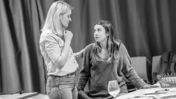 Zasłona do filmu "National Theatre at Home: Some Woman" #1757232