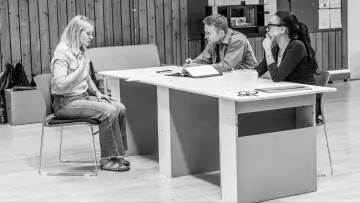 Zasłona do filmu "National Theatre at Home: Some Woman" #1757234