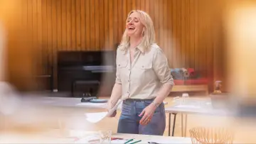 Zasłona do filmu "National Theatre at Home: Some Woman" #1757243