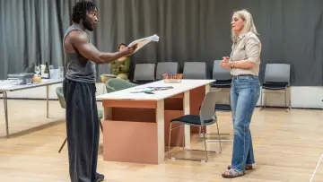 Zasłona do filmu "National Theatre at Home: Some Woman" #1757254