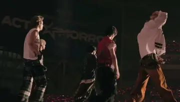 Zasłona do filmu "TOMORROW X TOGETHER WORLD TOUR 