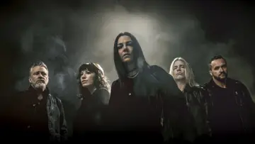 Zasłona do filmu "Evanescence: South American Tour 2023 • Documentary" #945471