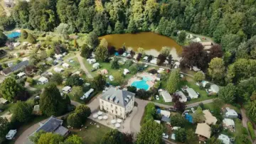 Zasłona do filmu "Le camping, un siècle de bonheur français" #929543