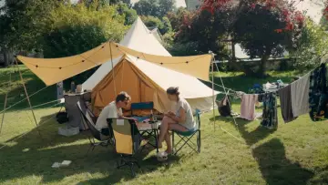 Zasłona do filmu "Le camping, un siècle de bonheur français" #929545