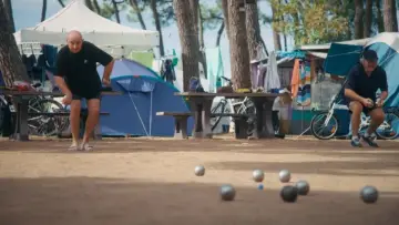 Zasłona do filmu "Le camping, un siècle de bonheur français" #929546