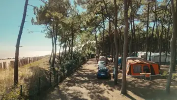 Zasłona do filmu "Le camping, un siècle de bonheur français" #929548