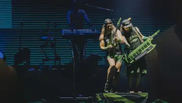 Zasłona do filmu "Alestorm - Hellfest 2026" #1177395