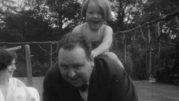 Zasłona do filmu "Alfred Hitchcock: The Unseen Home Movies" #1169366