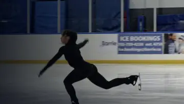 Zasłona do filmu "Unbreakable Me - The Gabrielle Daleman Story" #963196