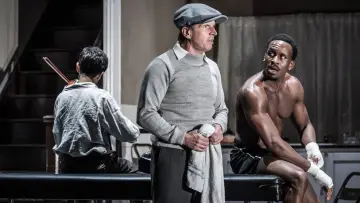 Zasłona do filmu "National Theatre Live: Golden Boy" #1773202