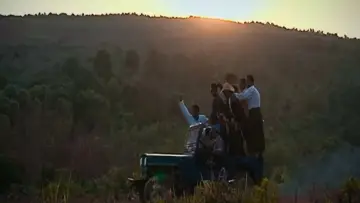 Zasłona do filmu "ကျောက်သင်ပုန်းတွေ မိုးထားတဲ့အိမ်" #969725