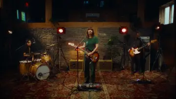Zasłona do filmu "Courtney Barnett: Creature of Habit - Live At Levon Helm Studios" #957677