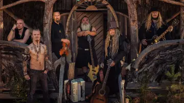 Zasłona do filmu "Korpiklaani - Sternenklang Festival 2026" #1173521