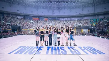 Zasłona do filmu "TWICE 〈THIS IS FOR〉 WORLD TOUR FINALE in SEOUL" #1521958