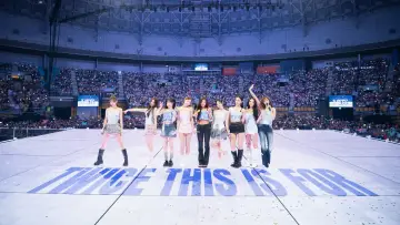 Zasłona do filmu "TWICE 〈THIS IS FOR〉 WORLD TOUR FINALE in SEOUL" #1521960