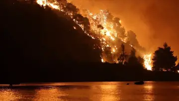 Zasłona do filmu "La Méditerranée en feu" #1166316