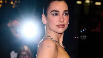 Zasłona do filmu "Dua Lipa - Unstoppable" #1169286
