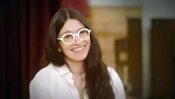 Zasłona do filmu "Dua Lipa - Unstoppable" #1169287