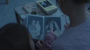 Zasłona do filmu "FAMILIAR" #1625075