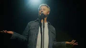 Zasłona do filmu "Rory Scovel: Show Must Go On" #1770303