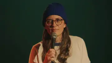 Zasłona do filmu "Emily Catalano: The Introvert" #1192066