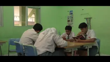 Zasłona do filmu "Lantai Dua Setengah" #1177428