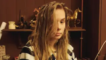Zasłona do filmu "The Schoolgirl Terrorist?" #1627891