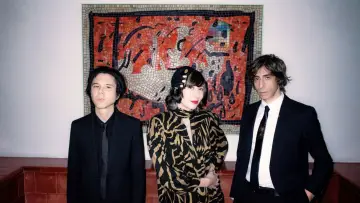 Zasłona do filmu "Yeah Yeah Yeahs: Hidden in Pieces" #1533740