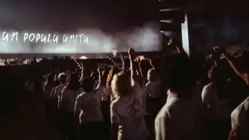 Zasłona do filmu "Corsu Mezu Mezu - Un soir au Vélodrome avec Patrick Fiori" #1506967