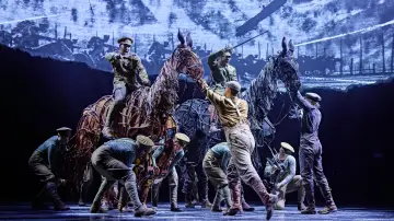 Zasłona do filmu "National Theatre at Home: War Horse" #1899611