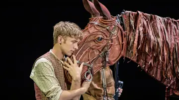 Zasłona do filmu "National Theatre at Home: War Horse" #1899627
