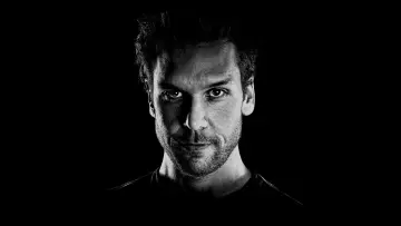 Zasłona do filmu "Funny Money: The Dane Cook Story" #1572629