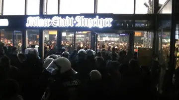 Zasłona do filmu "Die Kölner Silvesternacht - Die Nacht der Ohnmacht" #1577707