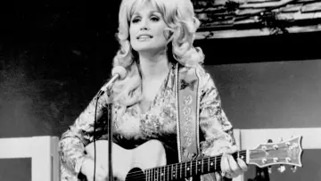 Zasłona do filmu "Dolly Parton – An American Icon" #1569547